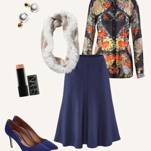 NWT CAbi Textured Tulip Skirt size 4 - Picture 2 of 7